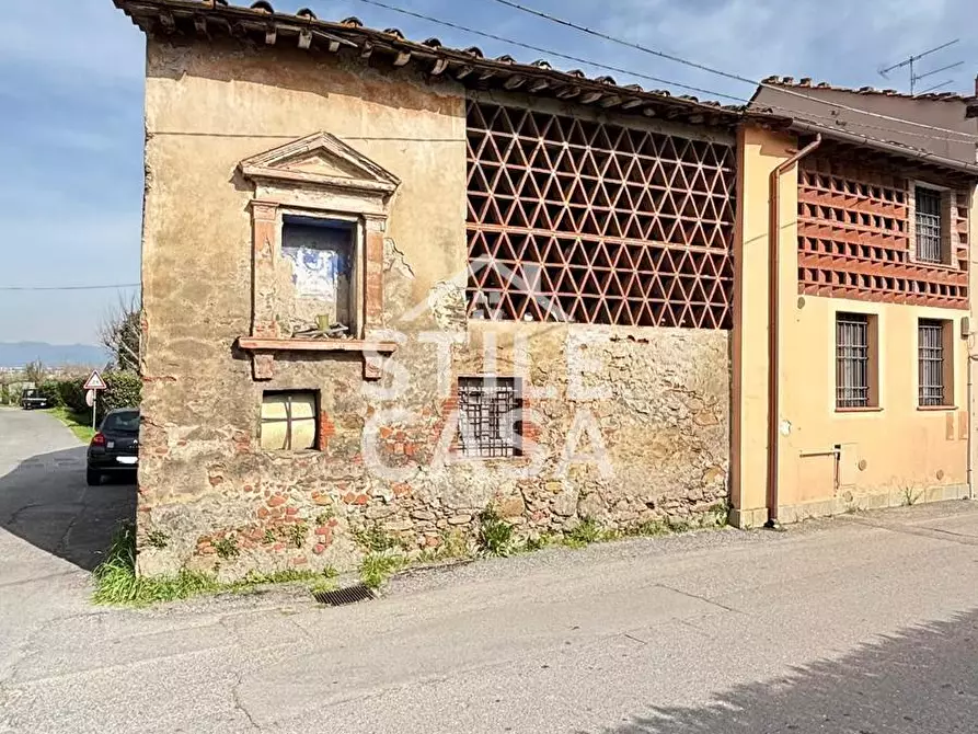 Immagine 2 di Deposito in vendita  a Capannori