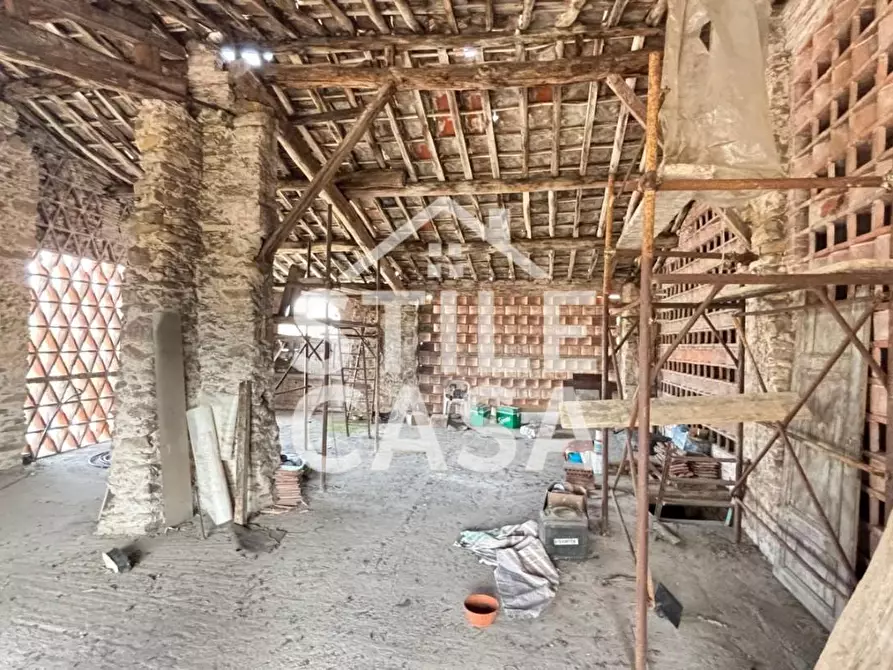 Immagine 8 di Deposito in vendita  a Capannori