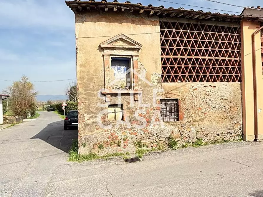 Immagine 10 di Deposito in vendita  a Capannori