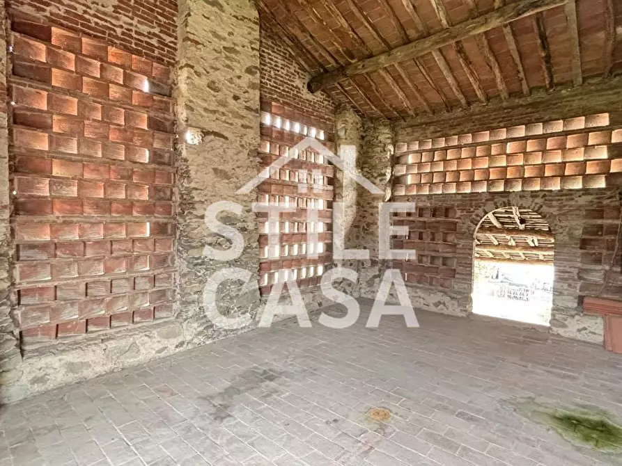 Immagine 20 di Deposito in vendita  a Capannori