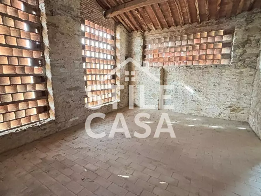 Immagine 22 di Deposito in vendita  a Capannori