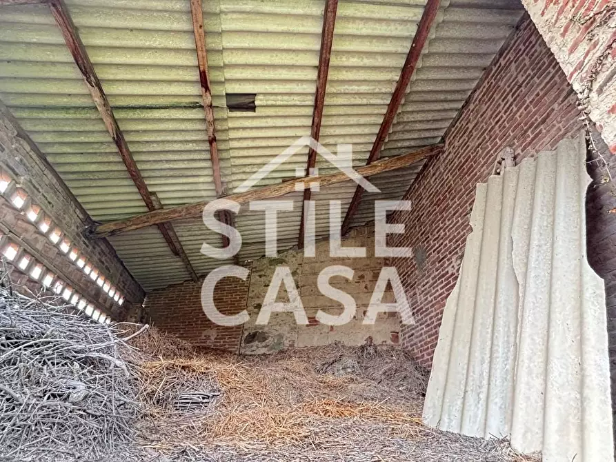 Immagine 10 di Deposito in vendita  a Capannori