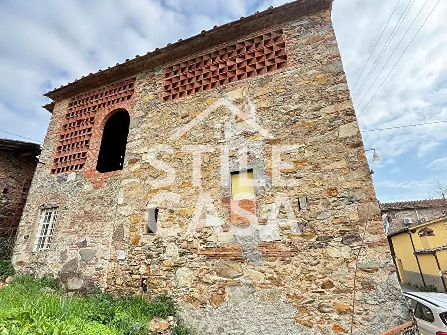 Immagine 23 di Deposito in vendita  a Capannori