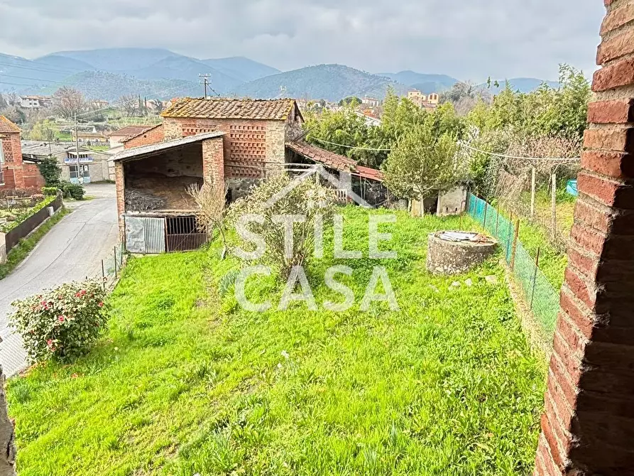 Immagine 26 di Deposito in vendita  a Capannori