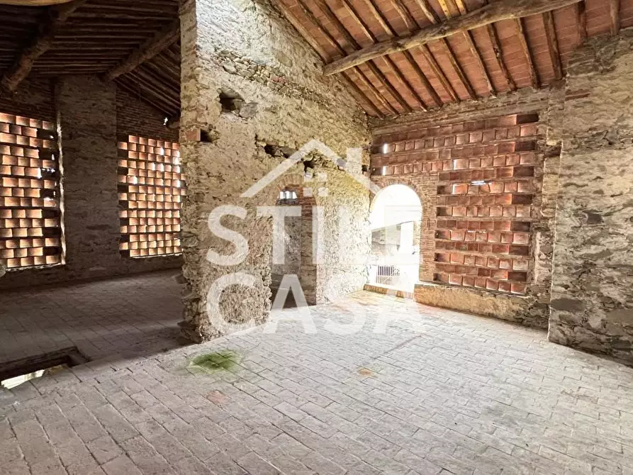 Immagine 4 di Deposito in vendita  a Capannori