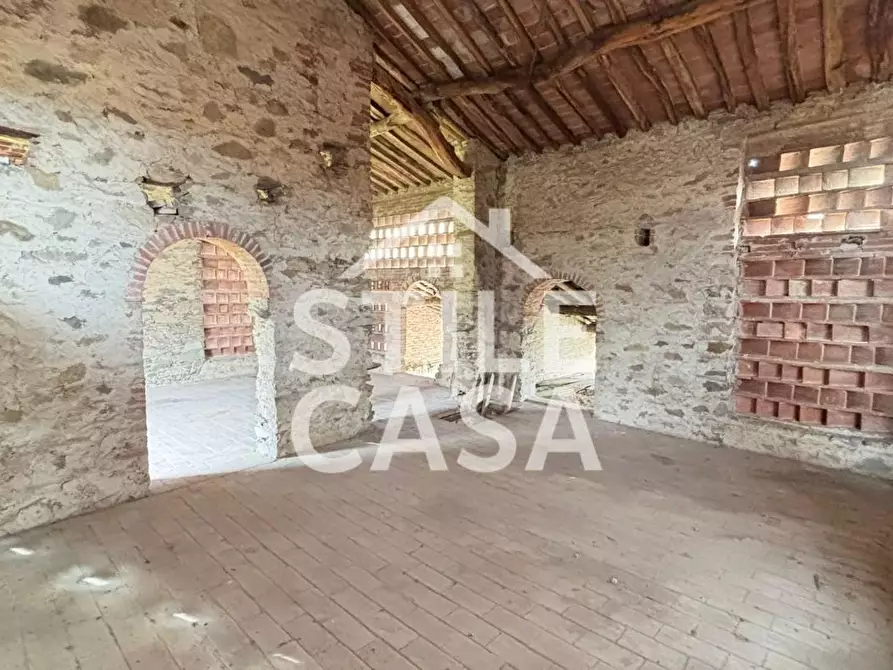 Immagine 13 di Deposito in vendita  a Capannori
