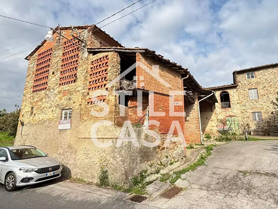 Immagine 15 di Deposito in vendita  a Capannori