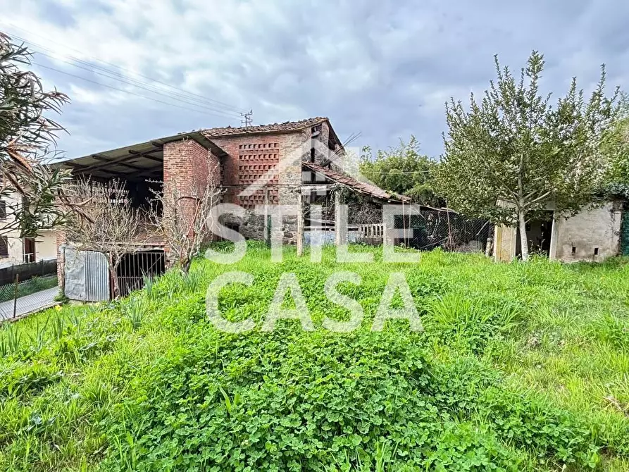 Immagine 8 di Deposito in vendita  a Capannori