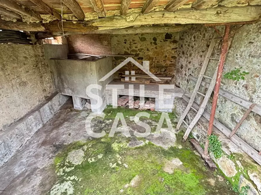 Immagine 2 di Deposito in vendita  a Capannori