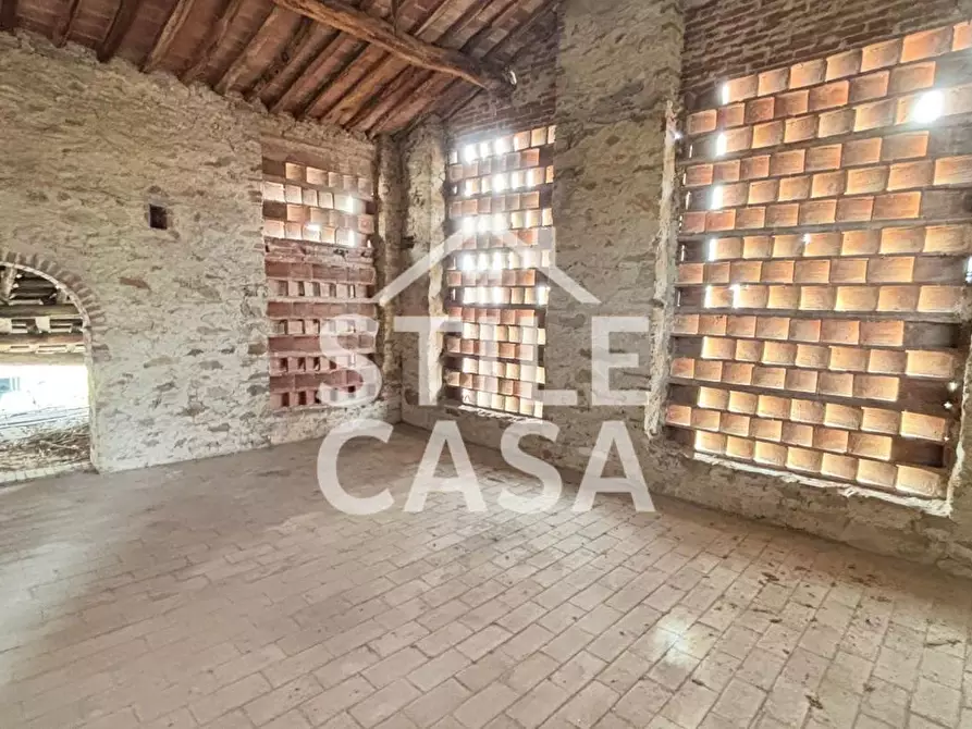 Immagine 3 di Deposito in vendita  a Capannori