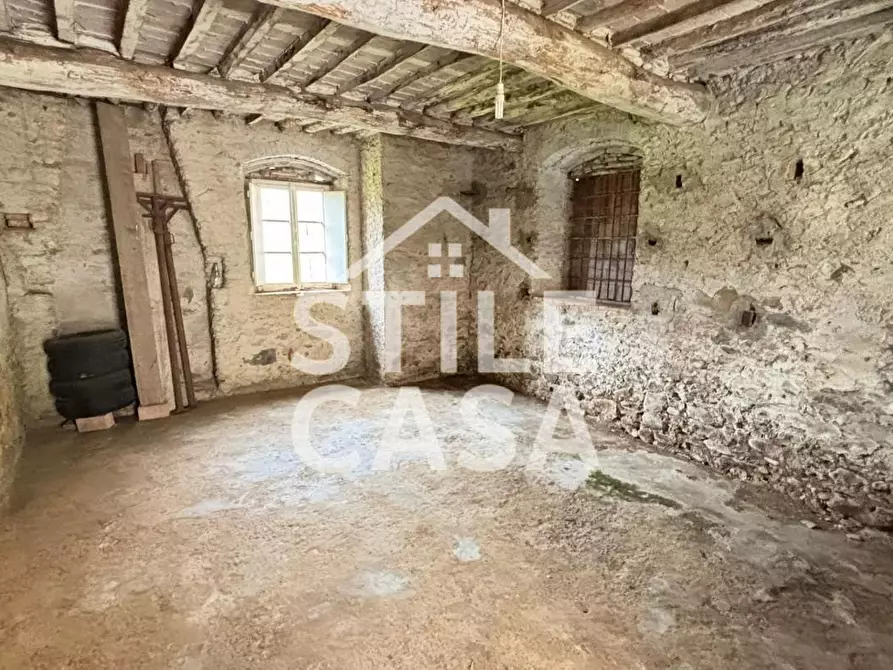 Immagine 12 di Deposito in vendita  a Capannori