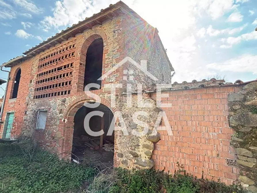 Immagine 1 di Deposito in vendita  a Porcari