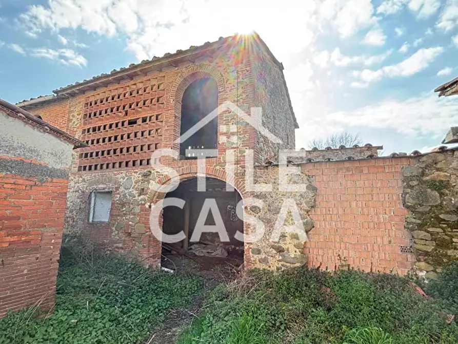 Immagine 2 di Deposito in vendita  a Porcari