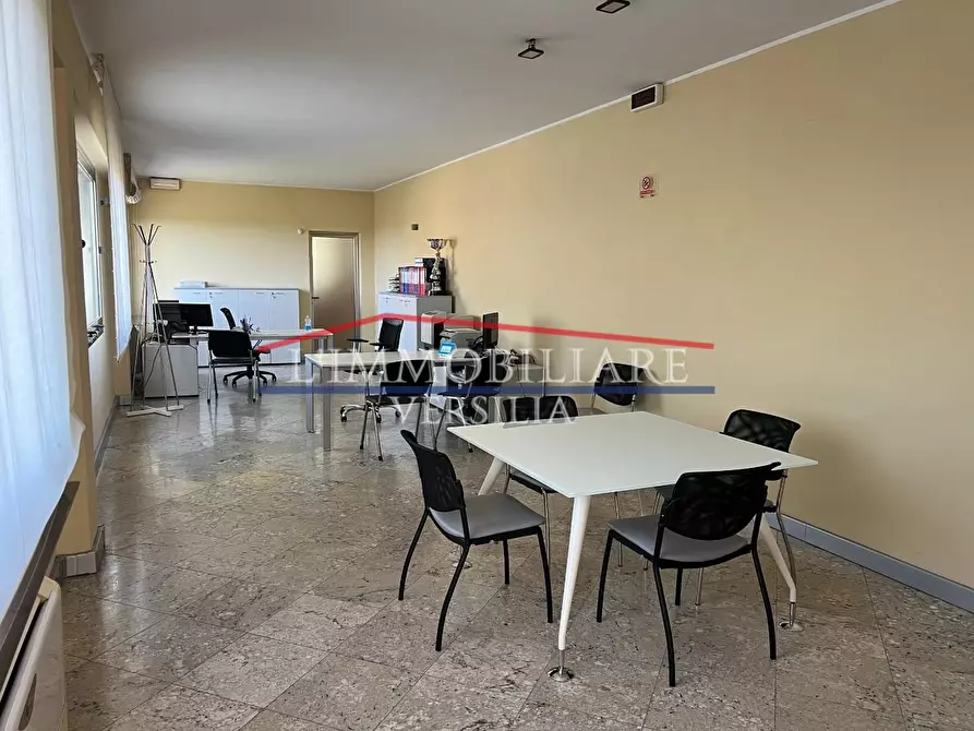 Immagine 21 di Capannone industriale in vendita  a Montignoso