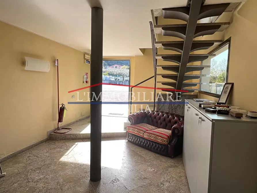 Immagine 18 di Capannone industriale in vendita  a Montignoso