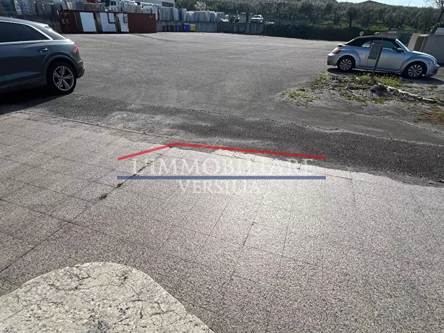 Immagine 15 di Capannone industriale in vendita  a Montignoso