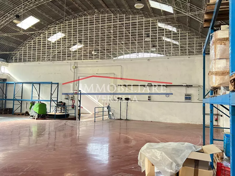 Immagine 10 di Capannone industriale in vendita  a Montignoso