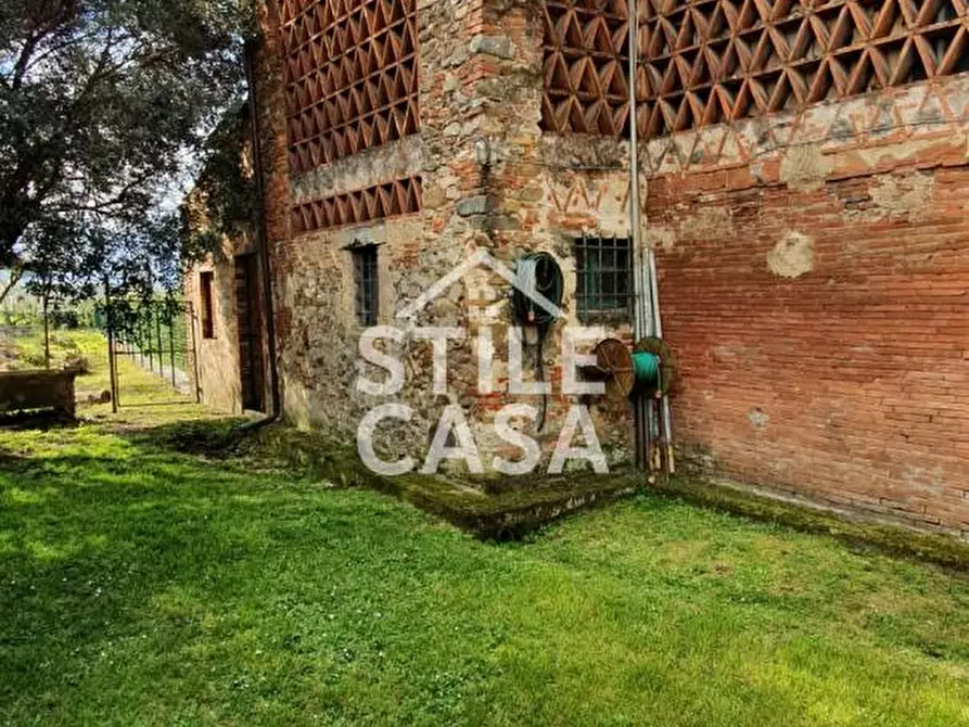 Immagine 4 di Deposito in vendita  a Lucca