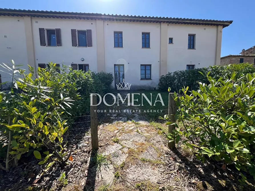 Immagine 2 di Appartamento in vendita  a Siena