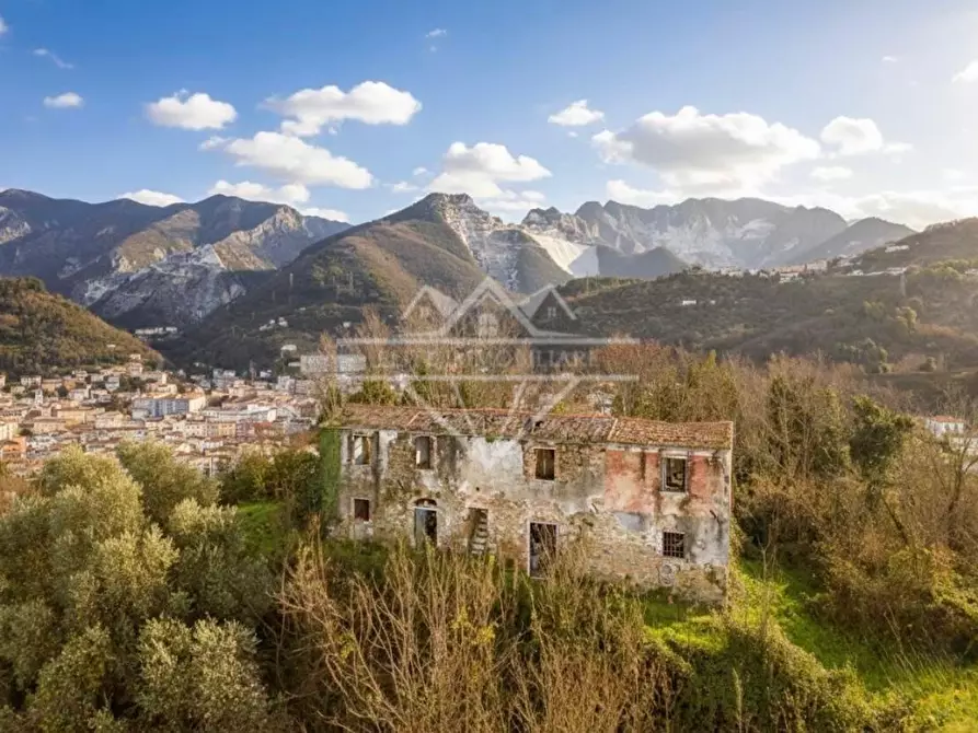 Immagine 10 di Casa colonica in vendita  a Carrara