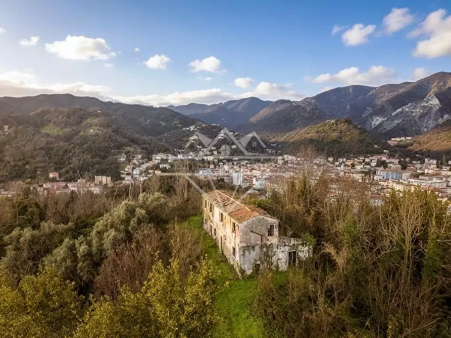 Immagine 9 di Casa colonica in vendita  a Carrara