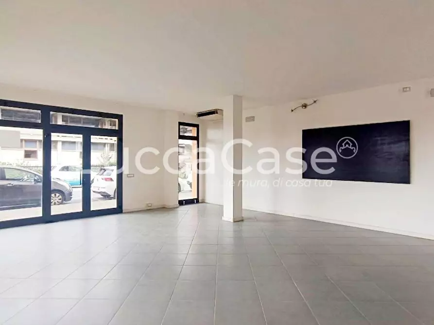 Immagine 4 di Locale commerciale in affitto  a Massarosa