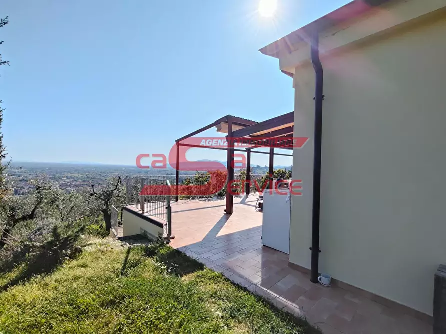 Immagine 17 di Casa indipendente in vendita  a Massa E Cozzile