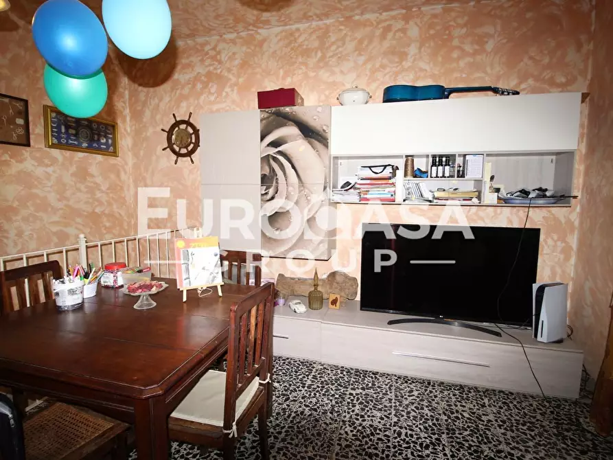 Immagine 11 di Appartamento in vendita  a Lucca