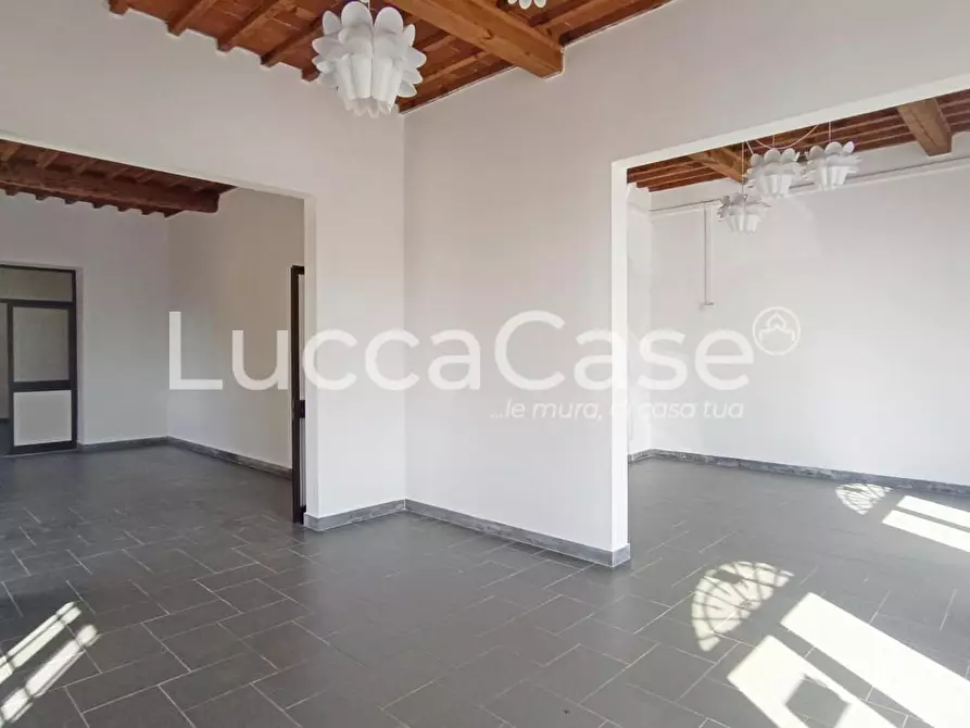 Immagine 6 di Locale commerciale in affitto  a Lucca