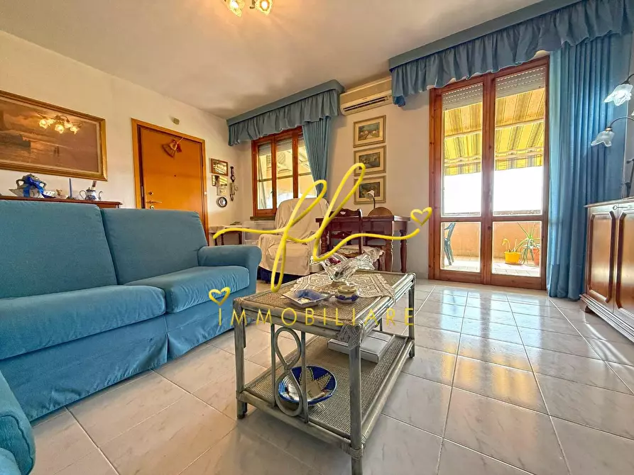 Immagine 2 di Appartamento in vendita  a Cecina