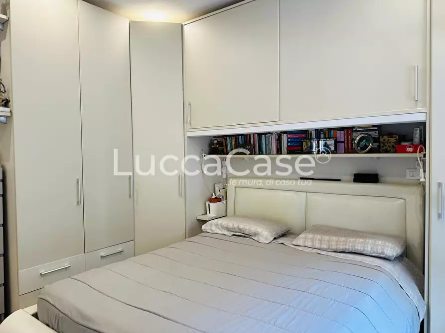 Immagine 16 di Appartamento in vendita  a Lucca