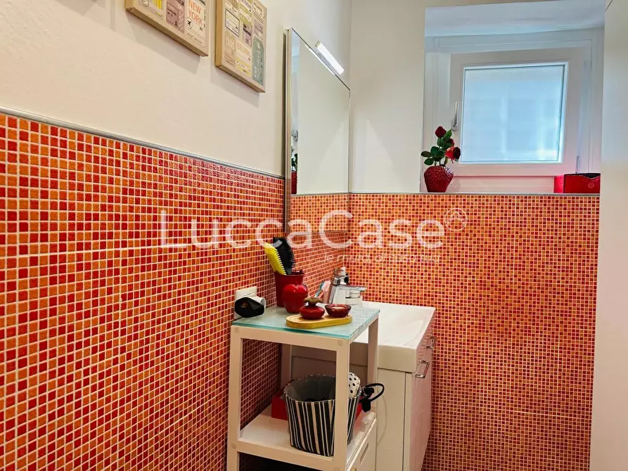 Immagine 24 di Appartamento in vendita  a Lucca