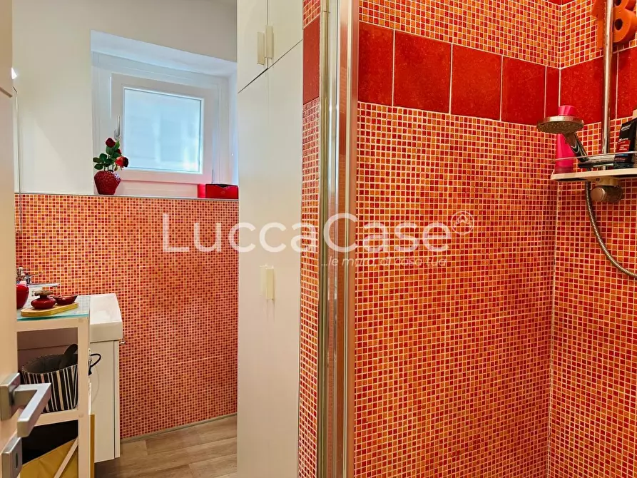 Immagine 25 di Appartamento in vendita  a Lucca