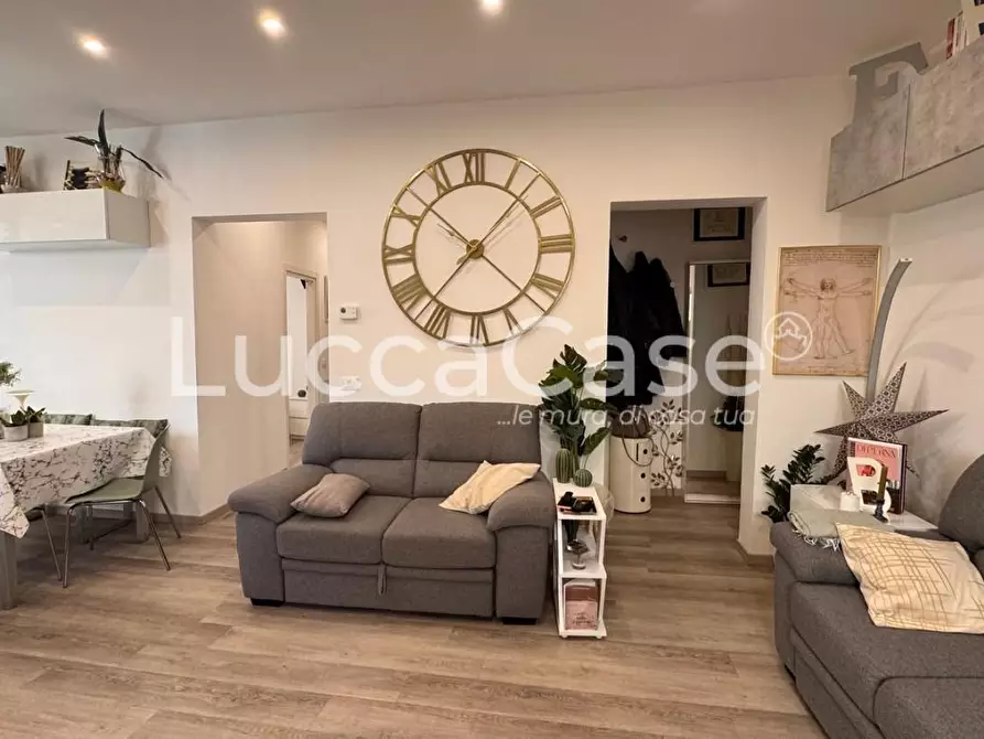 Immagine 8 di Appartamento in vendita  a Lucca