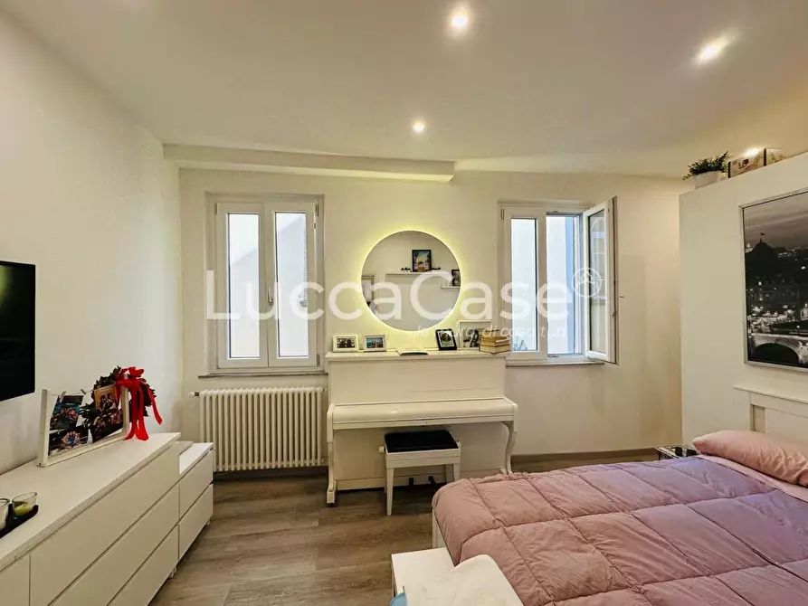 Immagine 20 di Appartamento in vendita  a Lucca