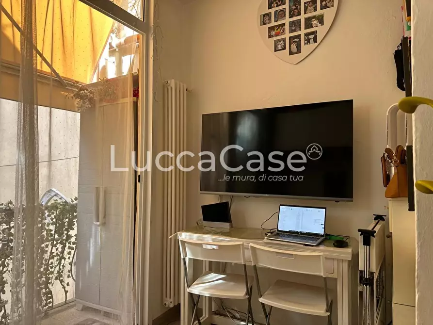 Immagine 11 di Appartamento in vendita  a Lucca