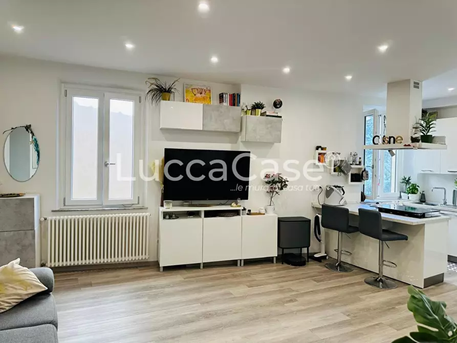 Immagine 9 di Appartamento in vendita  a Lucca