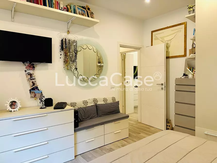 Immagine 17 di Appartamento in vendita  a Lucca