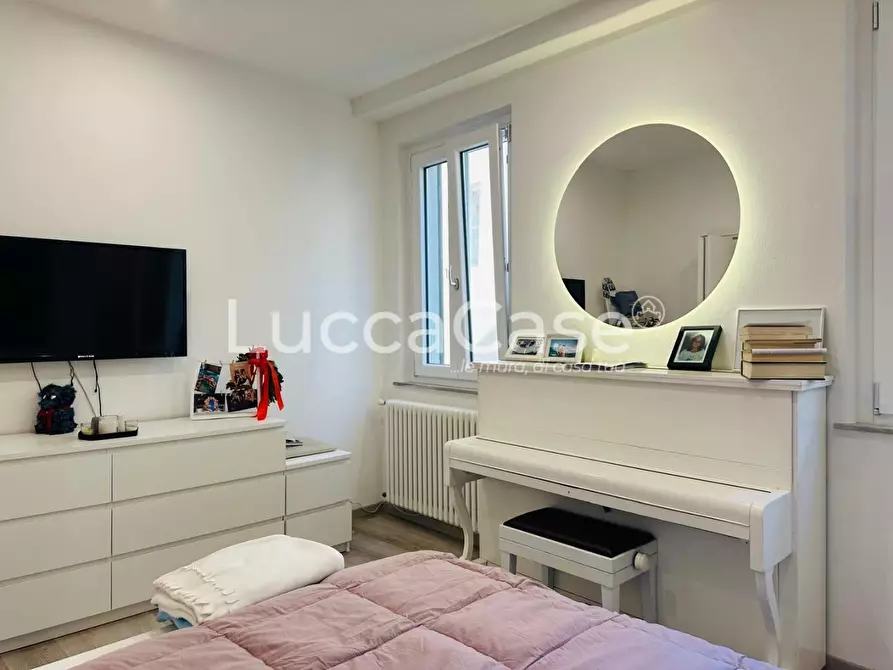 Immagine 21 di Appartamento in vendita  a Lucca