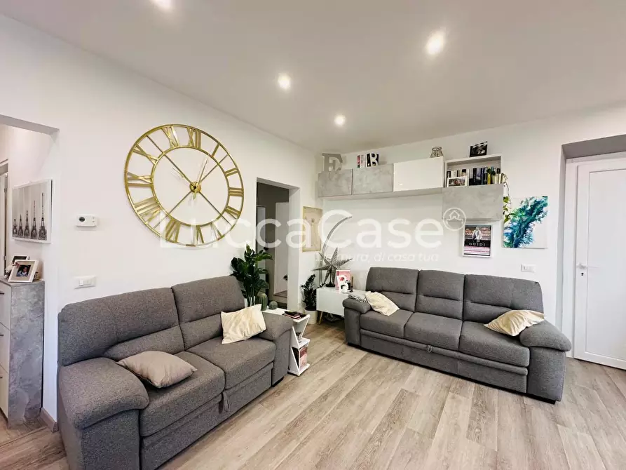 Immagine 2 di Appartamento in vendita  a Lucca