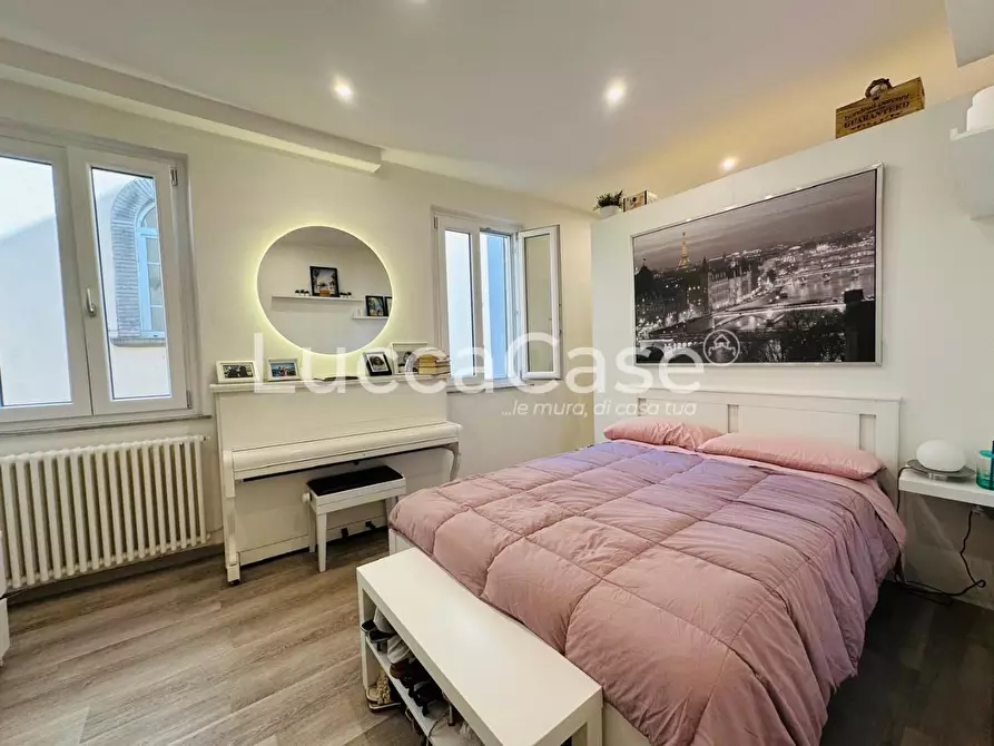 Immagine 22 di Appartamento in vendita  a Lucca