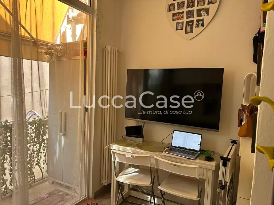 Immagine 12 di Appartamento in vendita  a Lucca