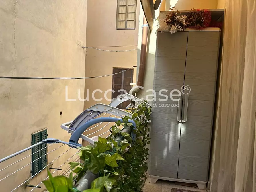Immagine 14 di Appartamento in vendita  a Lucca