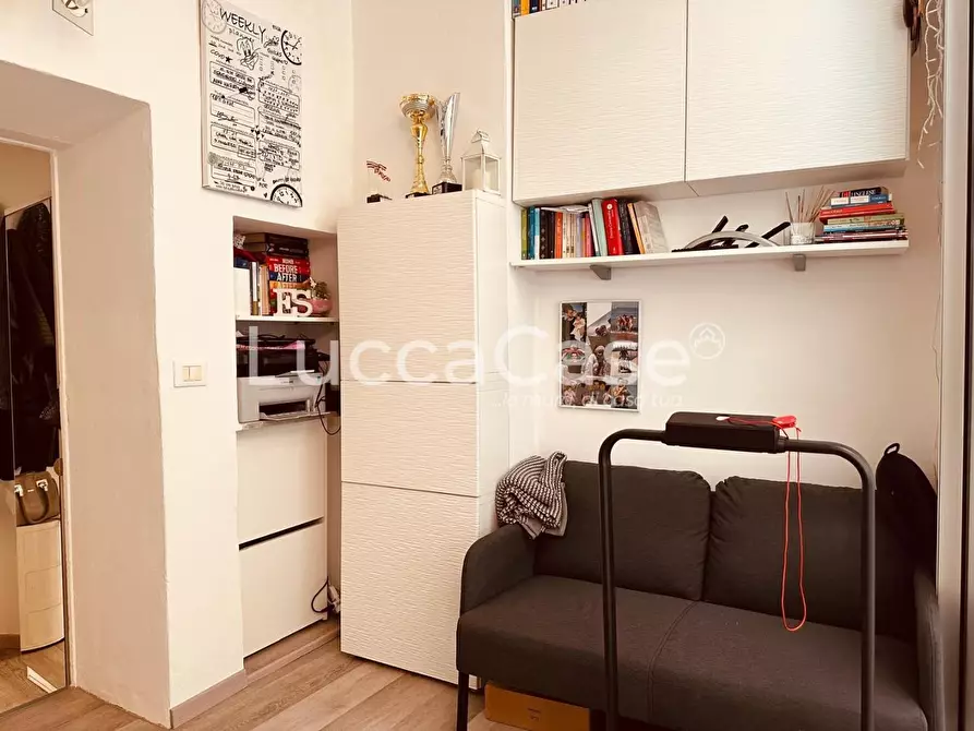 Immagine 10 di Appartamento in vendita  a Lucca