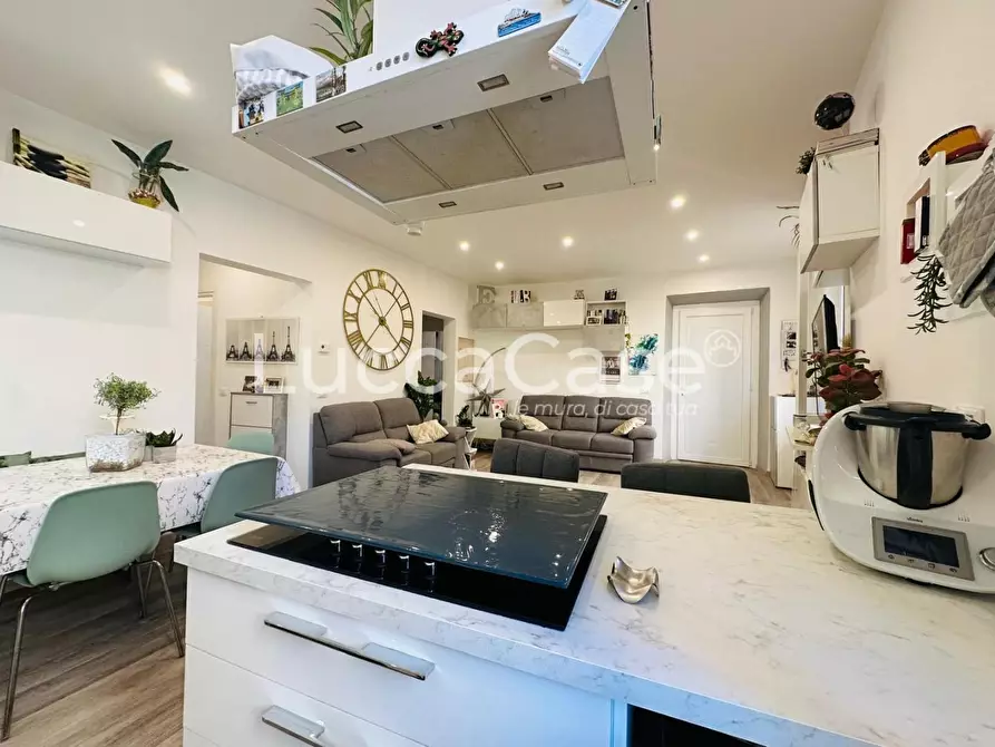 Immagine 6 di Appartamento in vendita  a Lucca