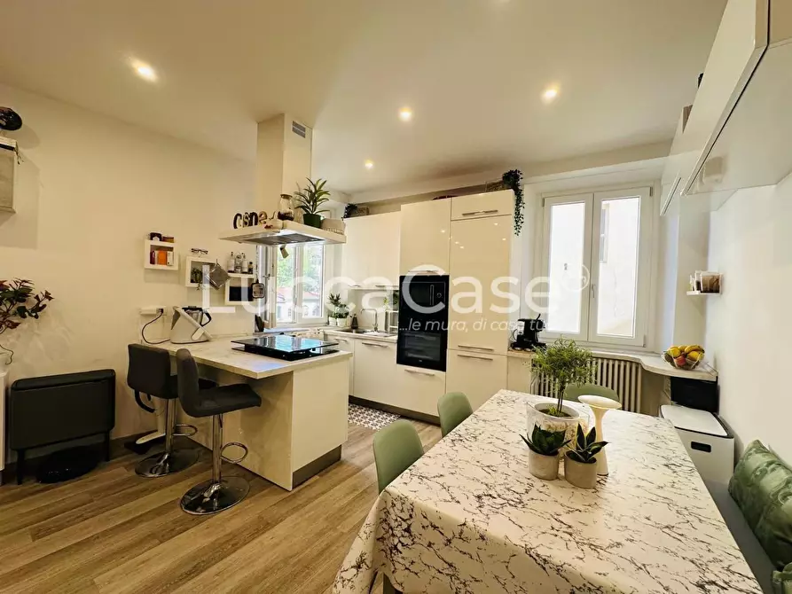 Immagine 3 di Appartamento in vendita  a Lucca