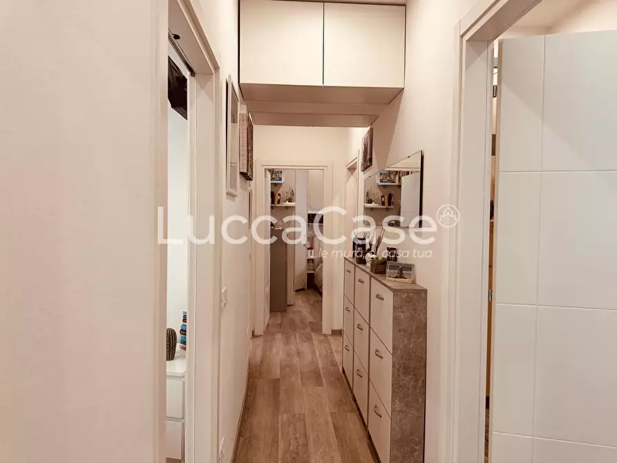 Immagine 13 di Appartamento in vendita  a Lucca
