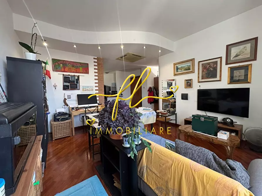 Immagine 2 di Appartamento in vendita  a Livorno