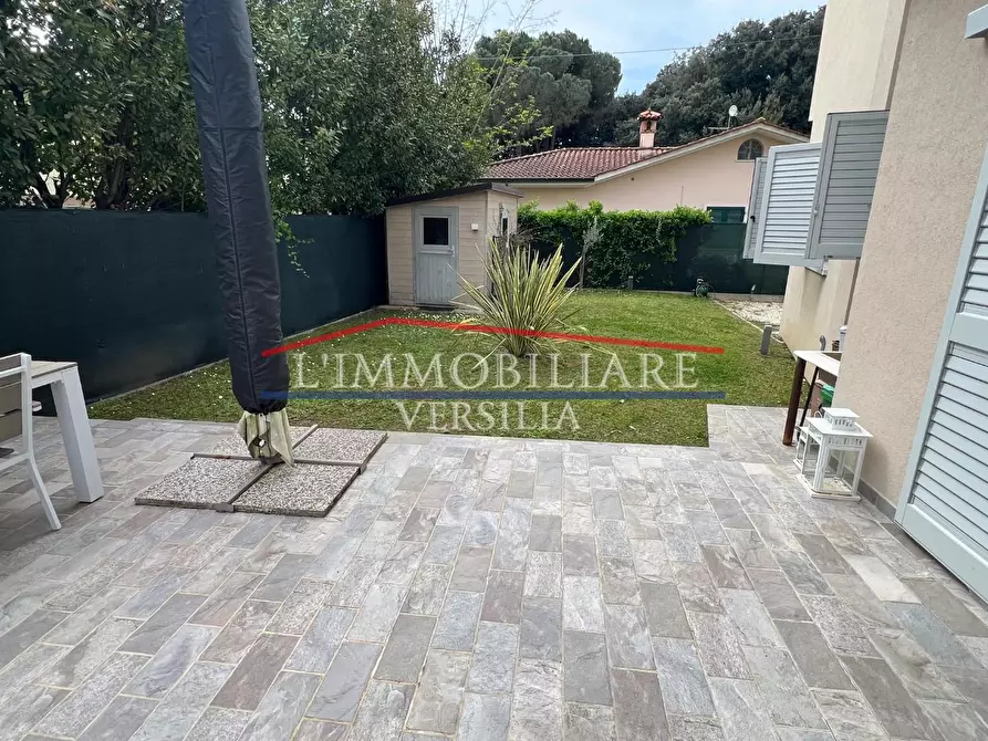 Immagine 12 di Appartamento in vendita  a Montignoso