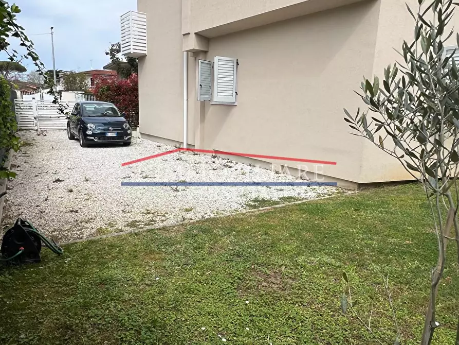 Immagine 7 di Appartamento in vendita  a Montignoso